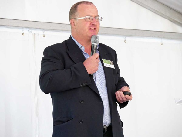 Richard Burkinshaw představuje n&aacute;stroj Cool Farm Tool, on-line kalkulačku sklen&iacute;kov&yacute;ch plynů a&nbsp;biodiverzity pro zemědělce (www.coolfarmtool.org)