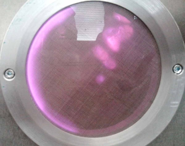 Mikrovlnný plazmový výboj slouží k ošetření semen při nízkém tlaku Mikrovlnný plazmový výboj slouží k ošetření semen při nízkém tlaku