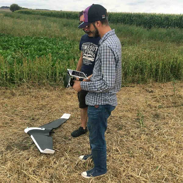 Obr. 2: Bezpilotní prostředek Parrot Disco-Pro AG určený především pro zemědělské aplikace Obr. 2: Bezpilotní prostředek Parrot Disco-Pro AG určený především pro zemědělské aplikace