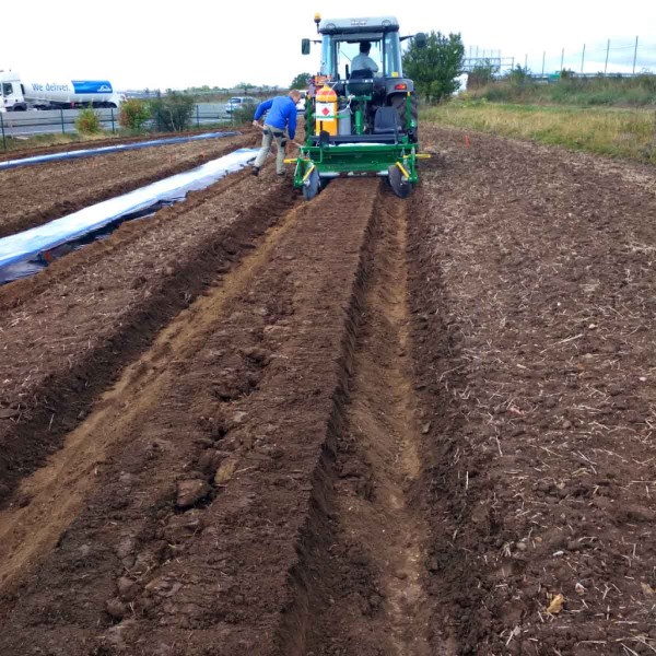 Aplikace EDN do půdy před v&yacute;sevem řepky