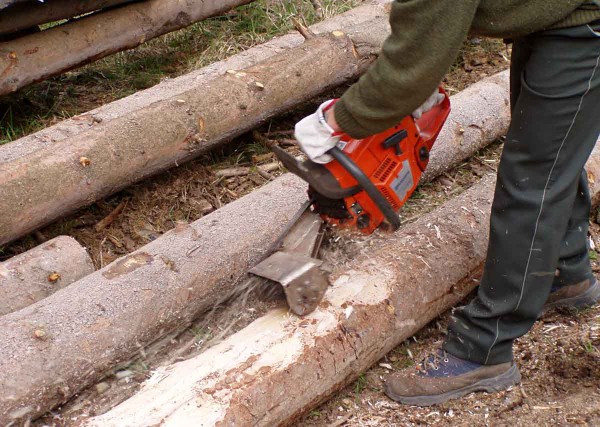 Asanace pomocí adaptéru na motorovou pilu Asanace pomocí adaptéru na motorovou pilu