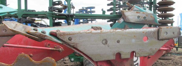 Obr. 4: Podr&yacute;v&aacute;ky mohou b&yacute;t um&iacute;stěny za&nbsp;každ&yacute;m orebn&iacute;mi tělesem nebo pouze před prvn&iacute;m orebn&iacute;m tělesem