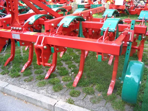 Obr. 7: Z&aacute;kladem klasick&yacute;ch konstrukc&iacute; pro dl&aacute;tov&aacute;n&iacute; jsou slupice osazen&eacute; už&scaron;&iacute;mi dl&aacute;ty