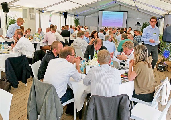 Diskuse u&nbsp;kulat&eacute;ho stolu