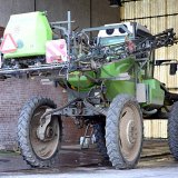 Po o&scaron;etřen&iacute; porostu př&iacute;pravkem pr&aacute;ce s&nbsp;postřikovačem pokračuje