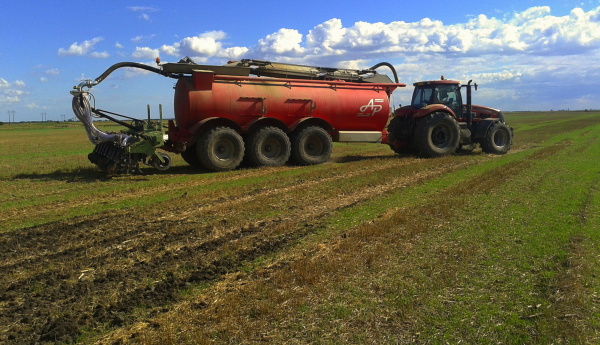 technologie pěstov&aacute;n&iacute; kukuřice, slunečnice a&nbsp;řepky do p&aacute;sů strojem strip-till Orthman &bdquo;1tRIPr&ldquo;.