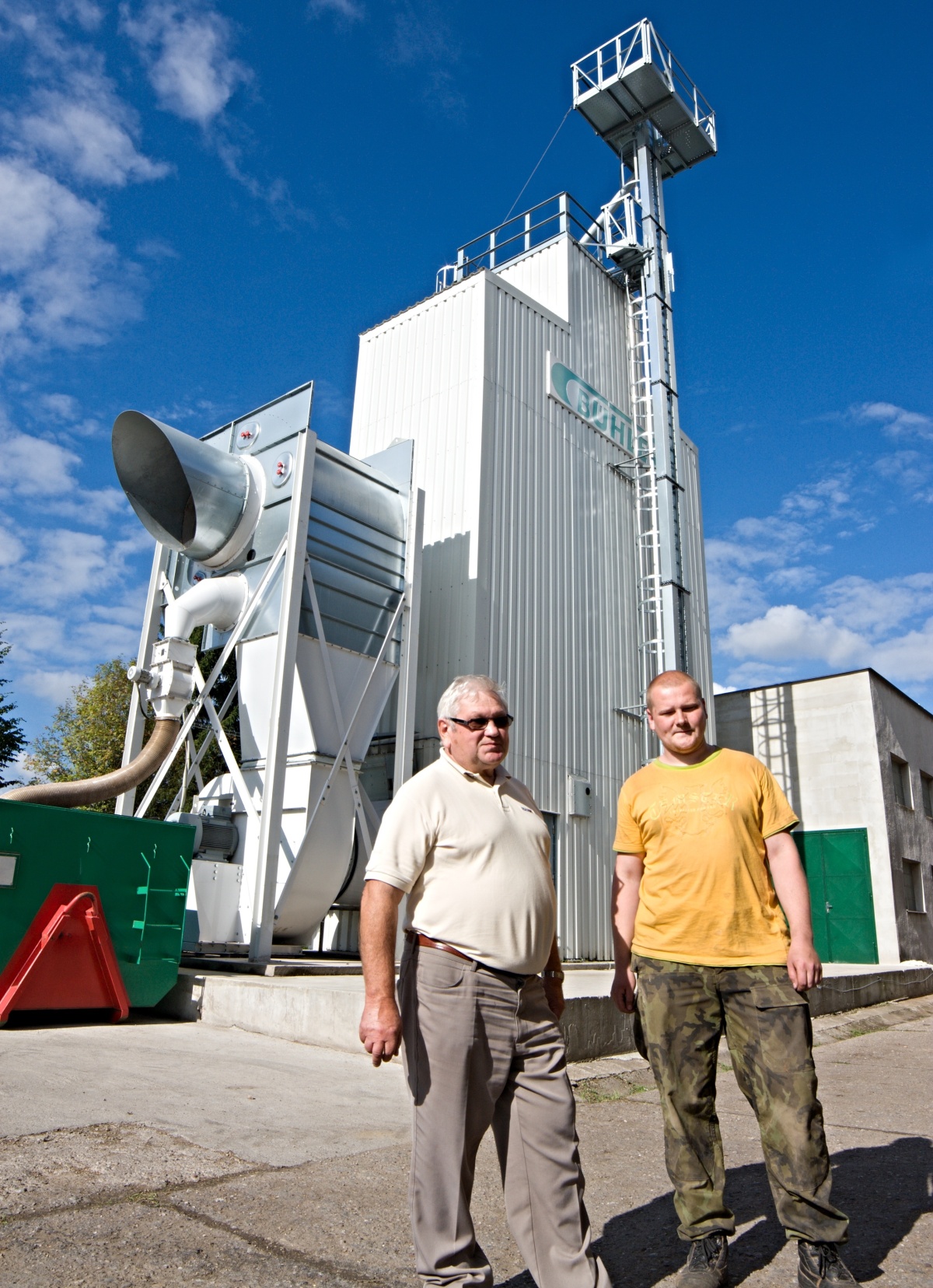 Předseda družstva i&nbsp;obsluha sila si pochvaluj&iacute; kvalitu i&nbsp;ekonomiku nově postaven&eacute; posklizňov&eacute; linky