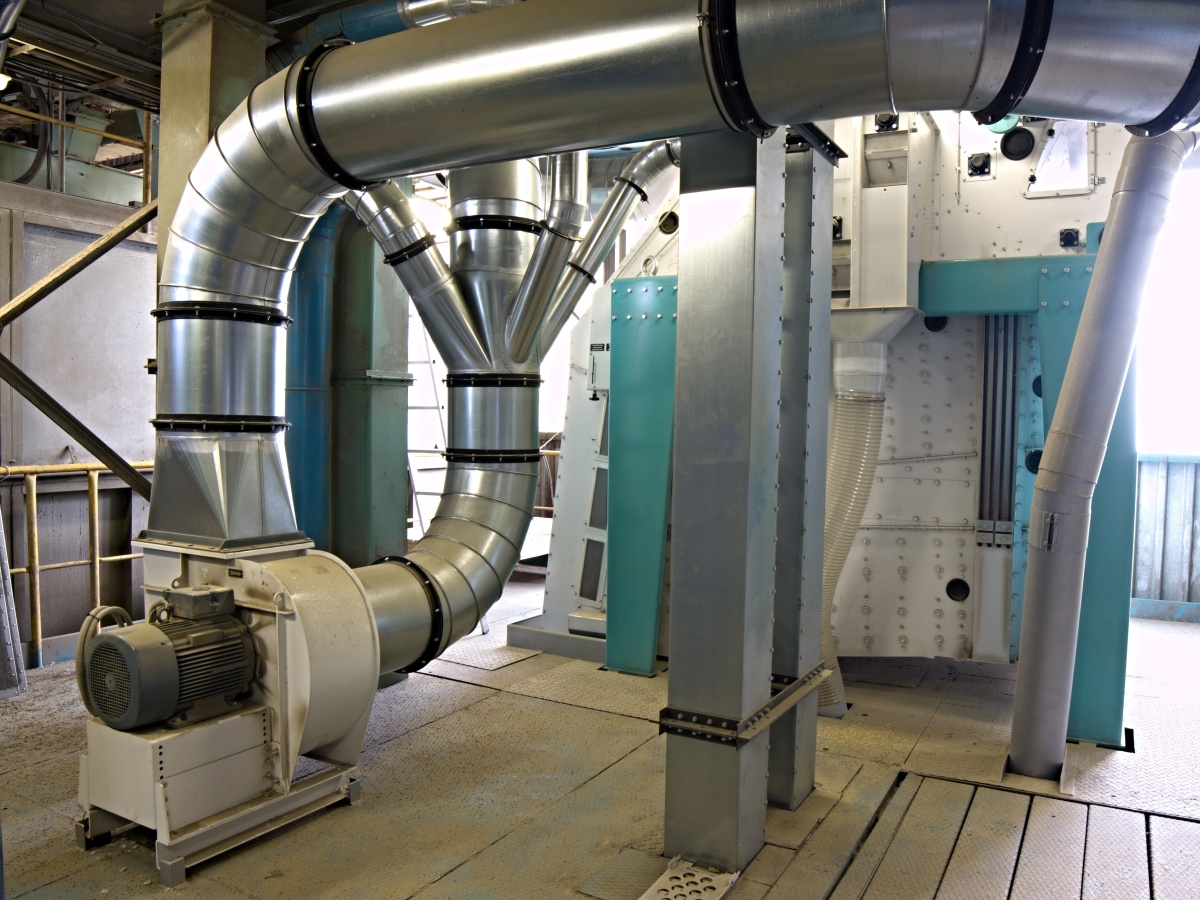 Při rekonstrukci byly kompletně opraveny ve&scaron;ker&eacute; technologie a&nbsp;dopravn&iacute; cesty aby splňovaly současn&eacute; požadavky na kvalitu skladov&aacute;n&iacute;